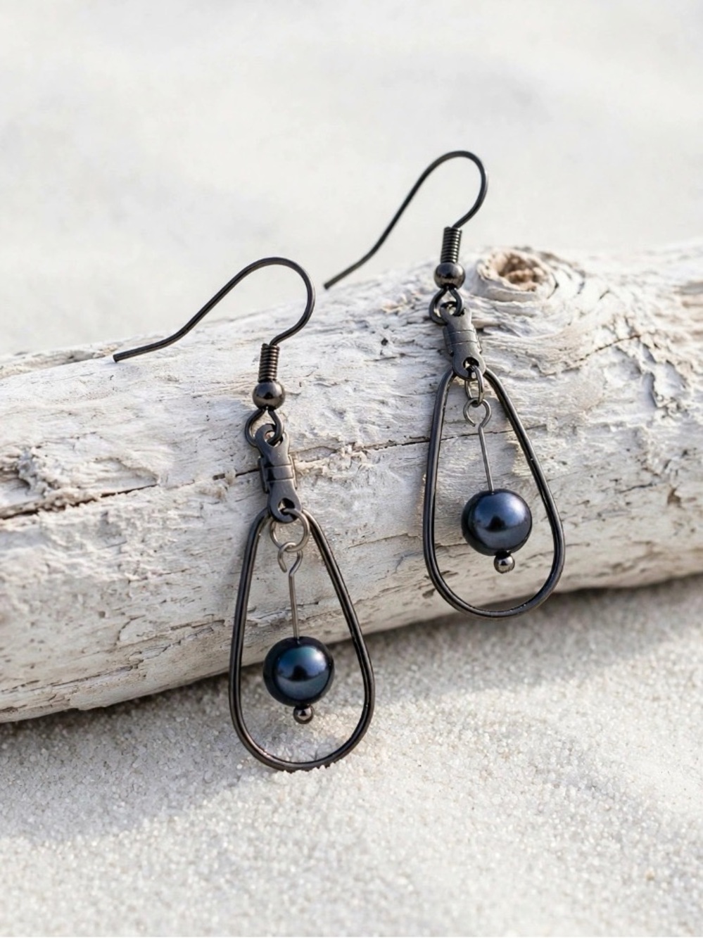 "Midnight Navy Pearl in Glossy Gunmetal Teardrop - 4.6cm x 1.3cm"